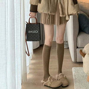 褐色裙子配什么鞋子好看？7种搭配方案展现不同风格-美派服饰网