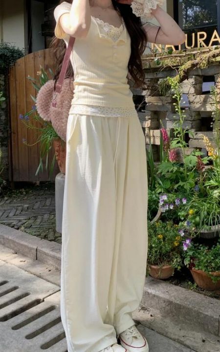 米白色阔腿裤搭配什么上衣好看?7种时尚穿搭方案-美派服饰网(图6) 米白色阔腿裤搭配什么上衣好看?7种时尚穿搭方案-美派服饰网(图6)