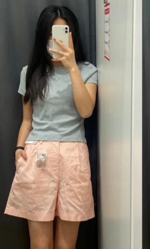 粉红色短裤配什么短袖好看？7种时尚搭配方案推荐-美派服饰网(图2)