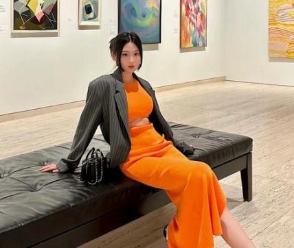 橙红色裙子配什么颜色外搭好看 搭配技巧全攻略-美派服饰网(图3) 橙红色裙子配什么颜色外搭好看 搭配技巧全攻略-美派服饰网(图3)