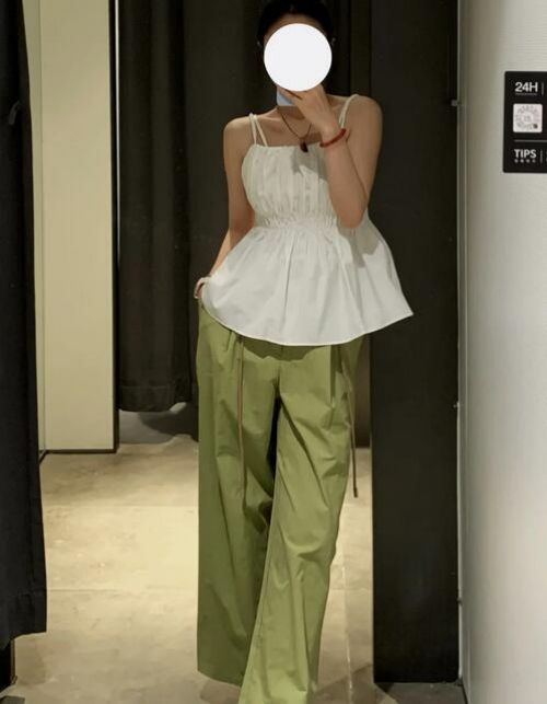 翠绿色裤子配什么颜色上衣最时尚-美派服饰网(图1)