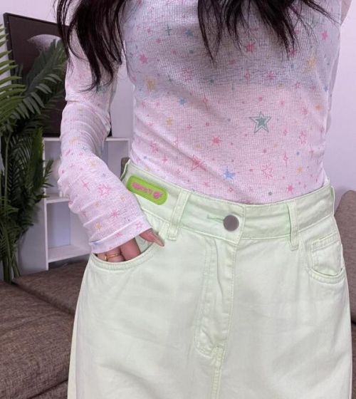 翠绿色裤子配什么颜色上衣最时尚-美派服饰网(图5)