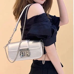 银色包包搭配什么颜色衣服好看 六种经典配色方案推荐-美派服饰