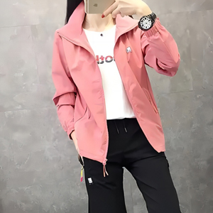 女士冲锋衣搭配什么裤子好看 运动休闲穿搭指南-美派服饰网