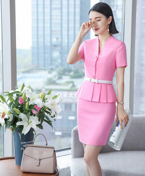 粉色西装裤搭配【多图】巧妙展现出个性和时尚感(图2)