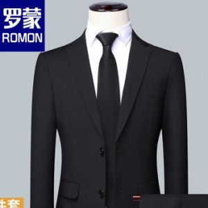 黑色正装西服搭配裤子，这样搭配出优雅品位