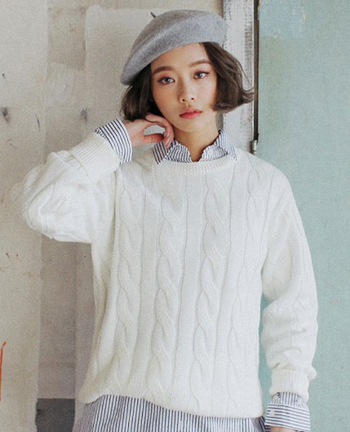 白色毛衣搭配衬衫【图】巧搭配白色毛衣变焦点(图2) 白色毛衣搭配衬衫【图】巧搭配白色毛衣变焦点(图2)