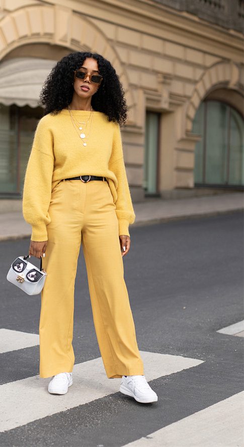 黄色毛衣搭配,这样搭配黄色毛衣展现出明快与活力(图3)
