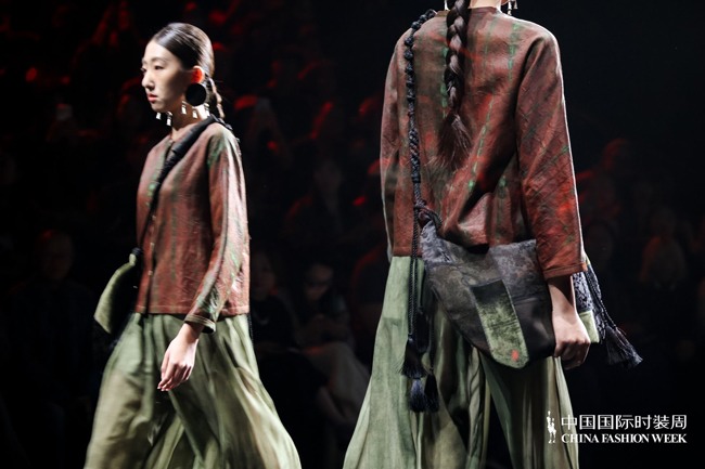 佗寂2025春夏系列发布会：“见空”主题，诠释时光与灵魂的对话(图2)