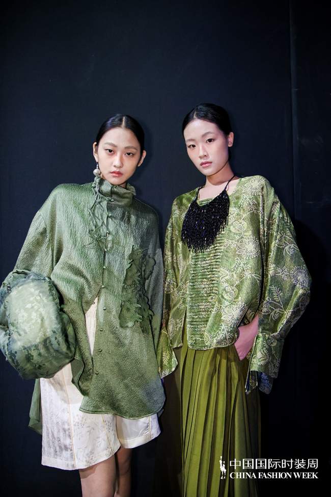 佗寂2025春夏系列发布会：“见空”主题，诠释时光与灵魂的对话(图5)