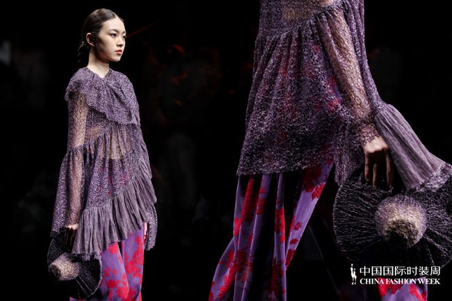 佗寂2025春夏系列发布会：“见空”主题，诠释时光与灵魂的对话(图8)