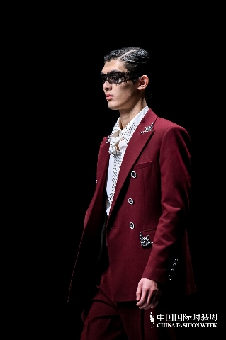 1742601088145455.jpg “虎丘婚纱日”强势登陆中国国际时装周,展现中国婚纱设计力量(图11)