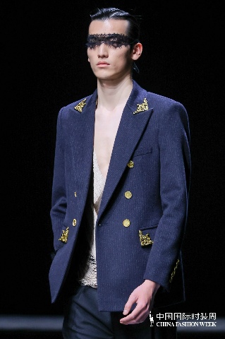 1742601089472844.jpg “虎丘婚纱日”强势登陆中国国际时装周,展现中国婚纱设计力量(图12)