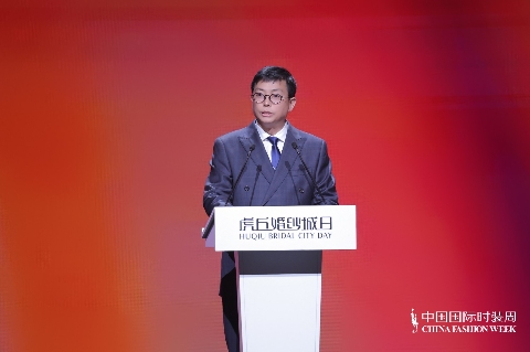 1742601022298331.jpg “虎丘婚纱日”强势登陆中国国际时装周,展现中国婚纱设计力量(图3)