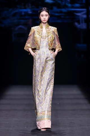 1742601570596029.jpg “虎丘婚纱日”强势登陆中国国际时装周,展现中国婚纱设计力量(图18)