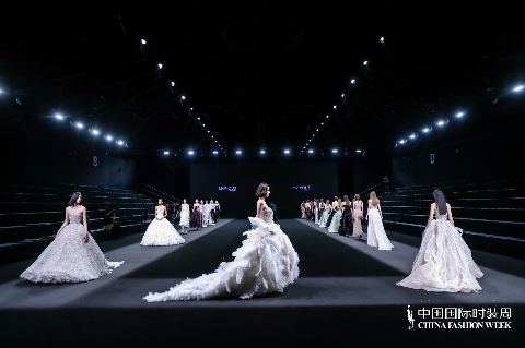 1742601907941855.jpg “虎丘婚纱日”强势登陆中国国际时装周,展现中国婚纱设计力量(图20)