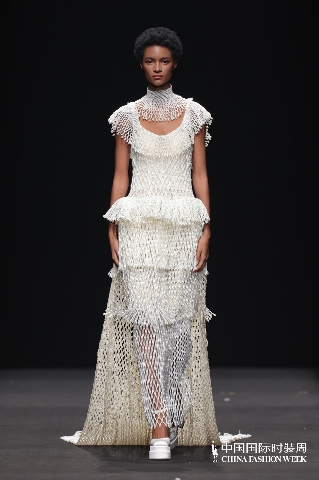 1742601908328586.jpg “虎丘婚纱日”强势登陆中国国际时装周,展现中国婚纱设计力量(图24)