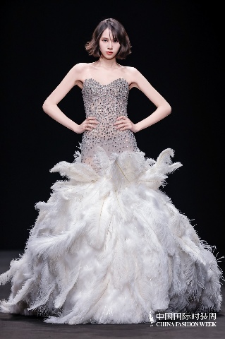 1742601908951167.jpg “虎丘婚纱日”强势登陆中国国际时装周,展现中国婚纱设计力量(图25)