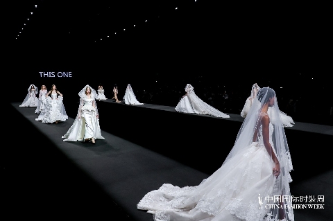 1742602409869708.jpg “虎丘婚纱日”强势登陆中国国际时装周,展现中国婚纱设计力量(图27)