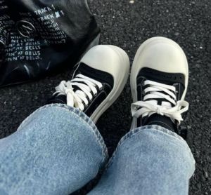 大头鞋搭配裤子指南：6种时尚组合打造个性潮流风格-美派服饰网