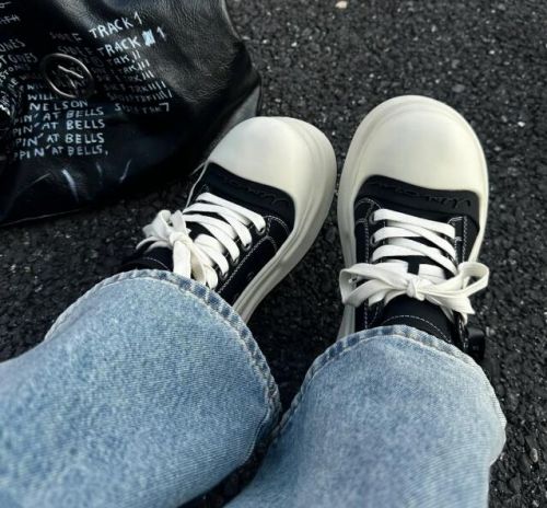 大头鞋搭配裤子指南:6种时尚组合打造个性潮流风格-美派服饰网(图1) 大头鞋搭配裤子指南:6种时尚组合打造个性潮流风格-美派服饰网(图1)