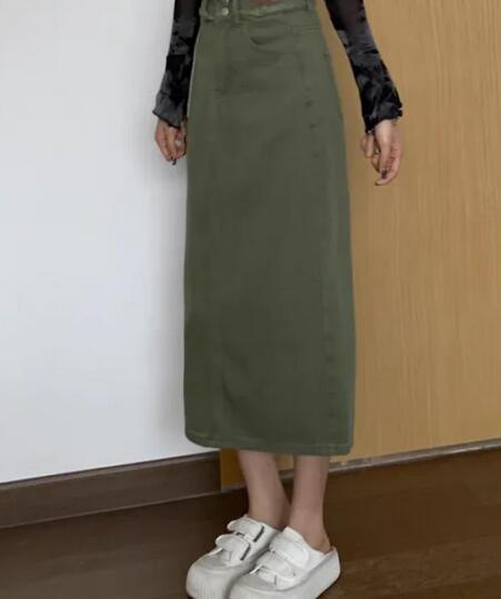 绿色包臀裙搭配指南：打造时尚优雅造型的完美组合-美派服饰网(图4)