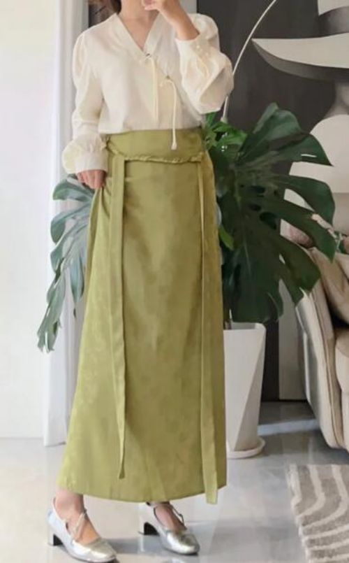 绿色包臀裙搭配指南：打造时尚优雅造型的完美组合-美派服饰网(图1)