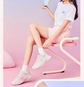 旅游鞋搭配衣服的6种时尚方法，轻松打造舒适旅行造型-美派服饰