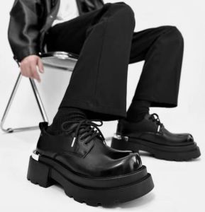 黑色大头鞋搭配裤子指南，轻松穿出时尚感-美派服饰网