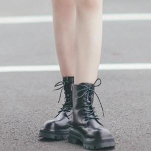 矮个子女生马丁靴搭配技巧，显高时尚穿搭指南-美派服饰网