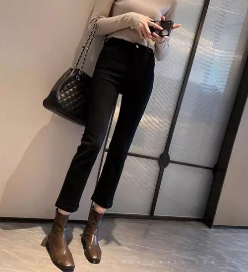 短靴配牛仔裤搭配技巧，打造秋冬时尚造型-美派服饰网(图1)