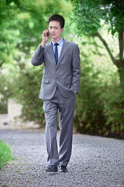 男士职业装搭配指南：打造专业职场形象的完美穿搭技巧-美派服饰网(图3)