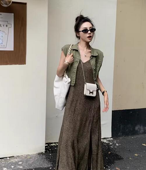 军绿马甲搭配技巧全攻略,解锁多种时尚造型风格-美派服饰网(图3) 军绿马甲搭配技巧全攻略,解锁多种时尚造型风格-美派服饰网(图3)