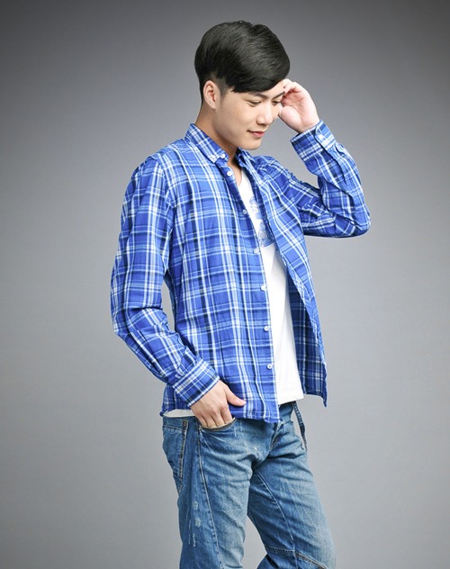 男士蓝色牛仔裤搭配指南，轻松穿出时尚魅力-美派服饰网(图2)