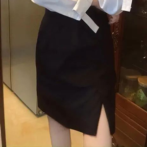 黑色短包臀裙搭配指南，优雅性感穿搭技巧全解析-美派服饰网