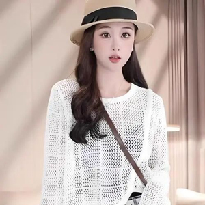 白色镂空针织衫搭配指南，轻松穿出优雅时尚感-美派服饰网