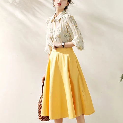 姜黄色半身裙搭配技巧,轻松打造时尚优雅造型-美派服饰网(图3) 姜黄色半身裙搭配技巧,轻松打造时尚优雅造型-美派服饰网(图3)