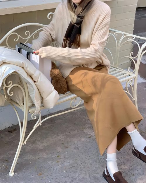 卡其色A字裙搭配指南:优雅时尚穿搭技巧全解-美派服饰网(图2) 卡其色A字裙搭配指南:优雅时尚穿搭技巧全解-美派服饰网(图2)