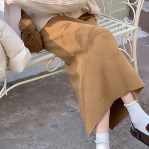 卡其色A字裙搭配指南：优雅时尚穿搭技巧全解-美派服饰网