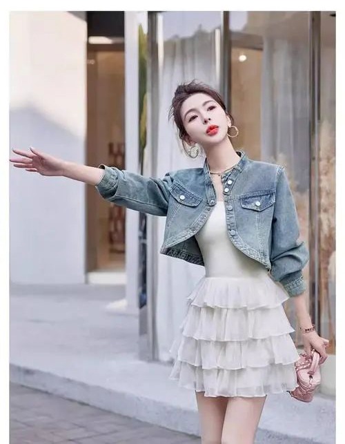 白色蓬蓬裙搭配技巧，轻松穿出优雅迷人气质-美派服饰网(图2)