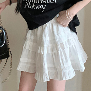 白色蓬蓬裙搭配技巧，轻松穿出优雅迷人气质-美派服饰网