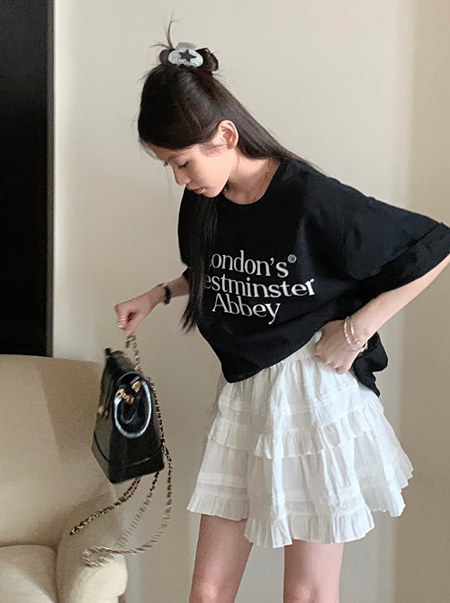 白色蓬蓬裙搭配技巧，轻松穿出优雅迷人气质-美派服饰网(图1)