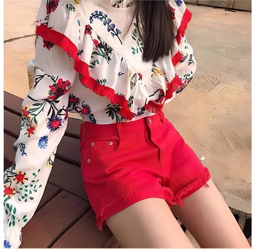 红色短裤搭配什么上衣好看？7种时尚组合打造夏日活力造型-美派服饰网(图3)