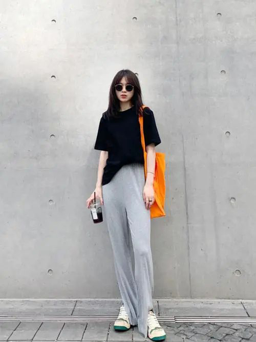 黑色T恤搭配什么颜色裤子好看 经典百搭穿搭指南-美派服饰网(图3)