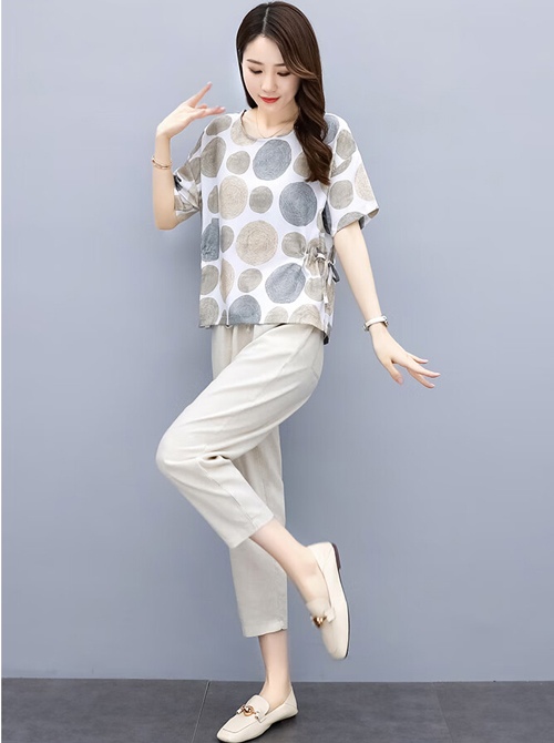 米色裤子搭配技巧大全：轻松穿出优雅时尚范儿-美派服饰网(图3)