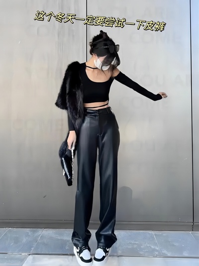 小皮裤搭配技巧全攻略，轻松穿出时尚辣妈范儿-美派服饰网(图3)