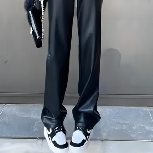 小皮裤搭配技巧全攻略，轻松穿出时尚辣妈范儿-美派服饰网