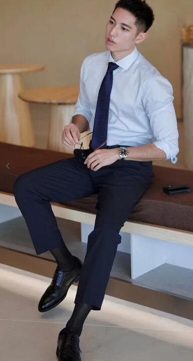 男士黑色皮鞋搭配指南:5种风格穿出绅士风范-美派服饰网(图3) 男士黑色皮鞋搭配指南:5种风格穿出绅士风范-美派服饰网(图3)