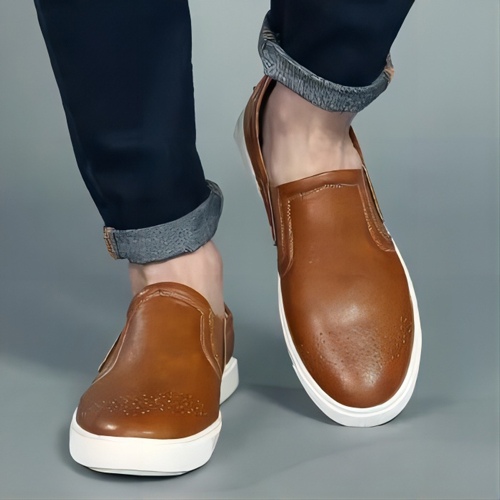 牛仔裤配棕色皮鞋穿搭指南:直筒紧身阔腿全解析-美派服饰网(图1) 牛仔裤配棕色皮鞋穿搭指南:直筒紧身阔腿全解析-美派服饰网(图1)