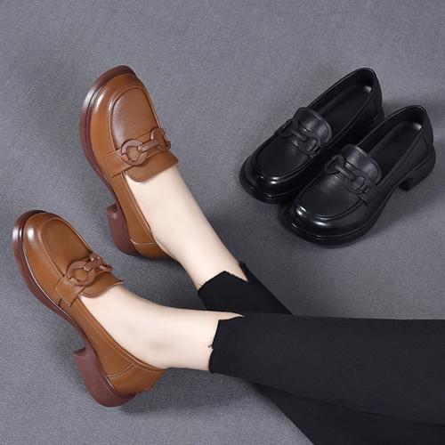 牛仔裤配棕色皮鞋穿搭指南:直筒紧身阔腿全解析-美派服饰网(图2) 牛仔裤配棕色皮鞋穿搭指南:直筒紧身阔腿全解析-美派服饰网(图2)